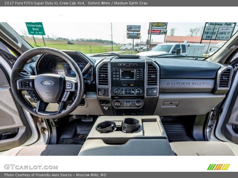 Oxford White / Medium Earth Gray 2017 Ford F350 Super Duty XL Crew Cab 4x4