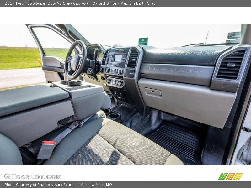 Oxford White / Medium Earth Gray 2017 Ford F350 Super Duty XL Crew Cab 4x4