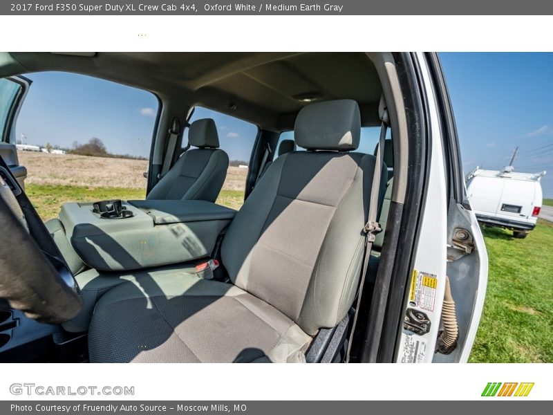 Oxford White / Medium Earth Gray 2017 Ford F350 Super Duty XL Crew Cab 4x4