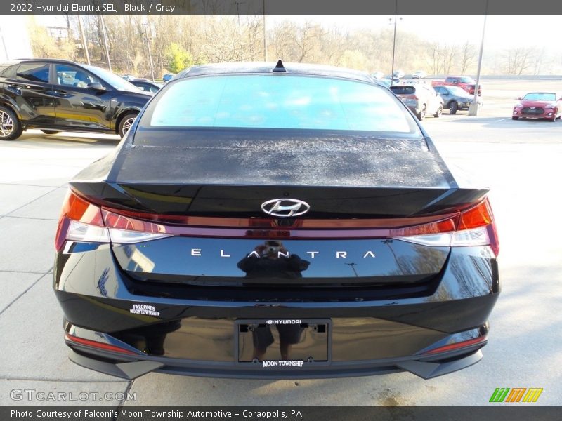Black / Gray 2022 Hyundai Elantra SEL
