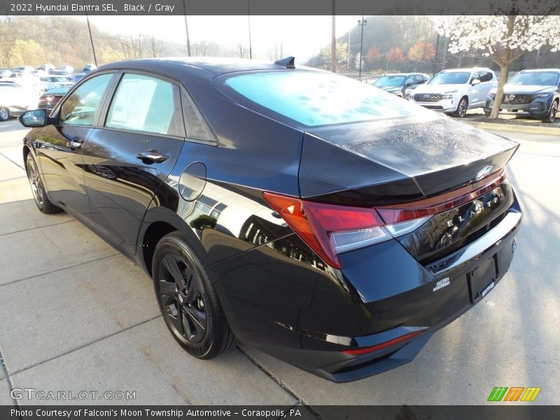 Black / Gray 2022 Hyundai Elantra SEL