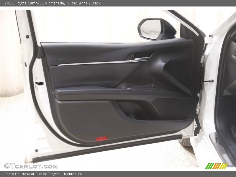 Super White / Black 2021 Toyota Camry SE Nightshade