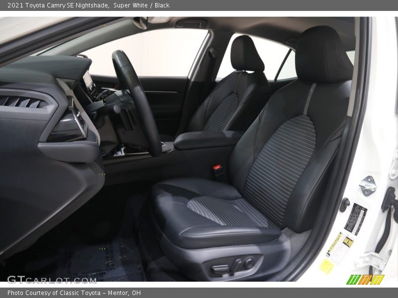 Super White / Black 2021 Toyota Camry SE Nightshade