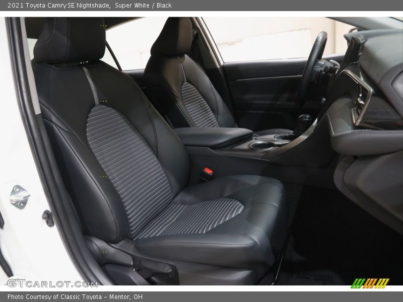 Super White / Black 2021 Toyota Camry SE Nightshade
