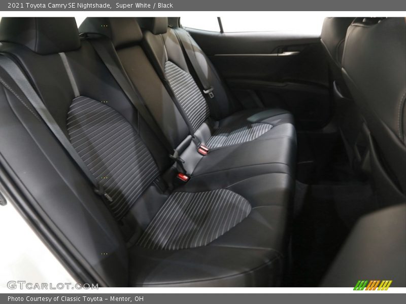 Super White / Black 2021 Toyota Camry SE Nightshade