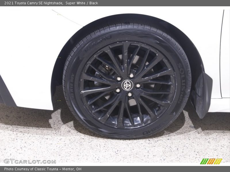 Super White / Black 2021 Toyota Camry SE Nightshade