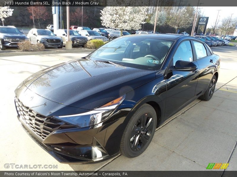 Front 3/4 View of 2023 Elantra SEL