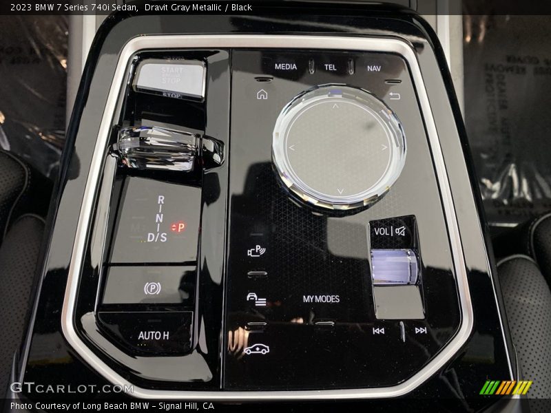 Controls of 2023 7 Series 740i Sedan