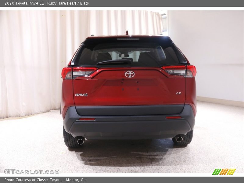 Ruby Flare Pearl / Black 2020 Toyota RAV4 LE