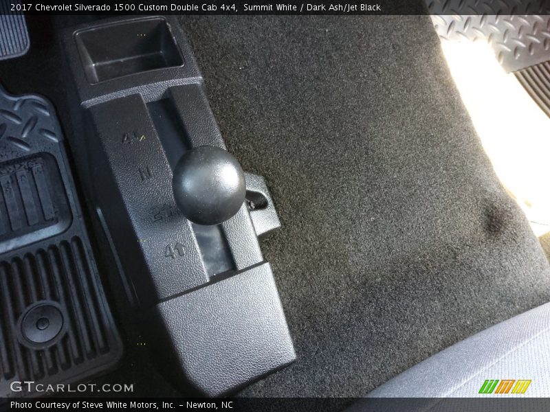 Summit White / Dark Ash/Jet Black 2017 Chevrolet Silverado 1500 Custom Double Cab 4x4