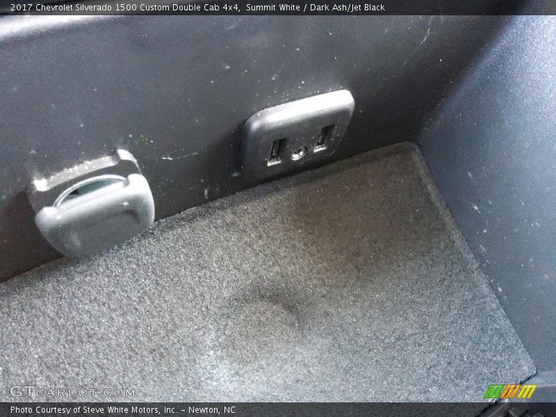 Summit White / Dark Ash/Jet Black 2017 Chevrolet Silverado 1500 Custom Double Cab 4x4