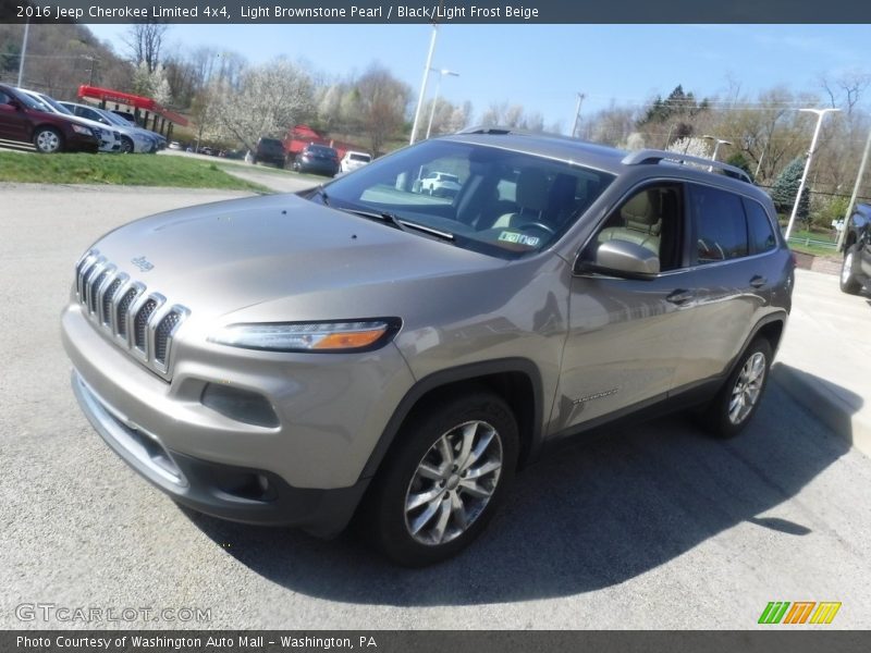Front 3/4 View of 2016 Cherokee Limited 4x4
