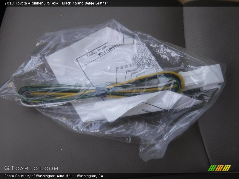 Black / Sand Beige Leather 2013 Toyota 4Runner SR5 4x4