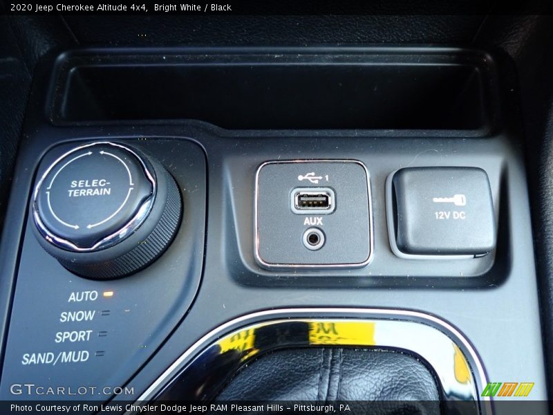 Bright White / Black 2020 Jeep Cherokee Altitude 4x4