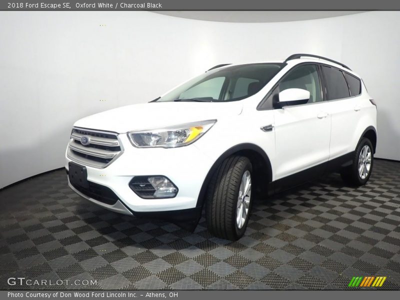 Oxford White / Charcoal Black 2018 Ford Escape SE