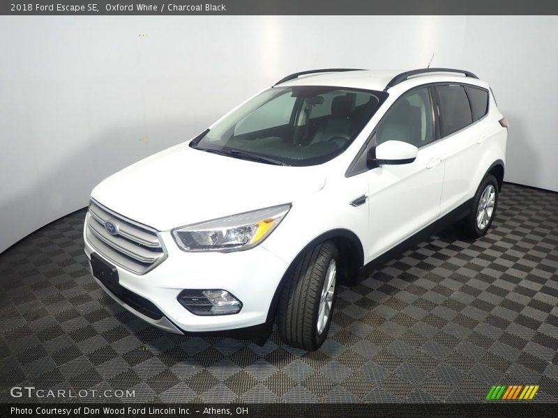 Oxford White / Charcoal Black 2018 Ford Escape SE
