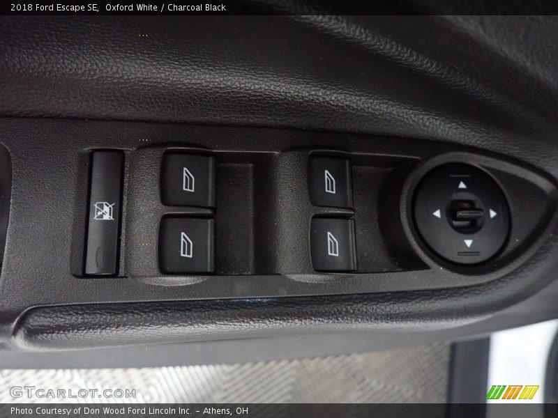 Oxford White / Charcoal Black 2018 Ford Escape SE