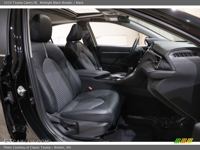 Midnight Black Metallic / Black 2020 Toyota Camry SE