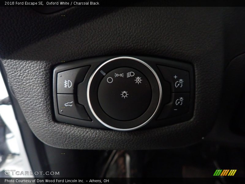 Oxford White / Charcoal Black 2018 Ford Escape SE