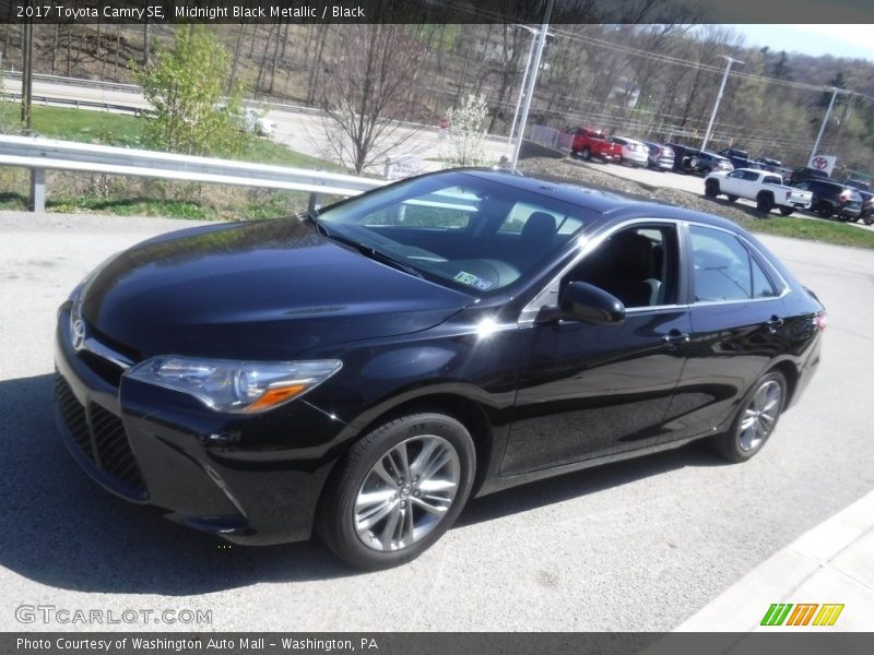 Midnight Black Metallic / Black 2017 Toyota Camry SE
