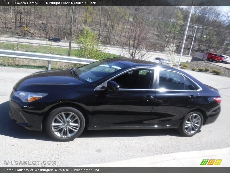 Midnight Black Metallic / Black 2017 Toyota Camry SE