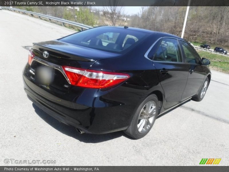 Midnight Black Metallic / Black 2017 Toyota Camry SE