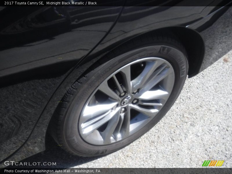 Midnight Black Metallic / Black 2017 Toyota Camry SE