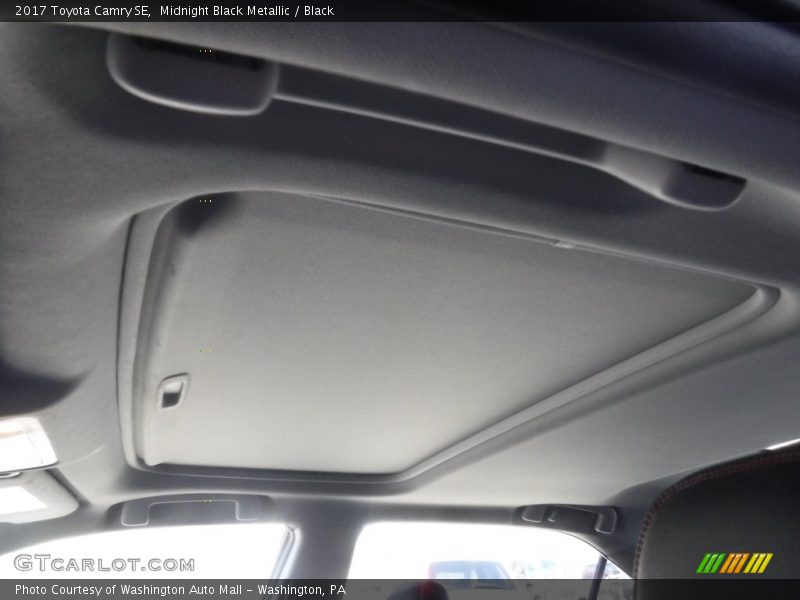 Midnight Black Metallic / Black 2017 Toyota Camry SE