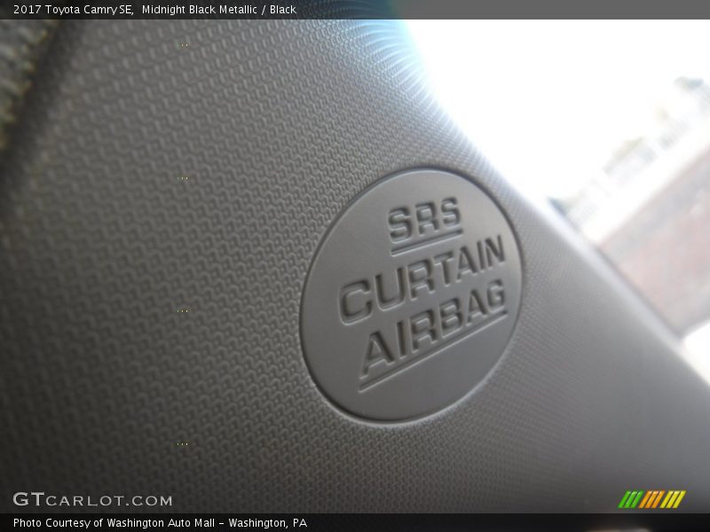 Midnight Black Metallic / Black 2017 Toyota Camry SE