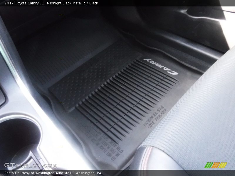 Midnight Black Metallic / Black 2017 Toyota Camry SE