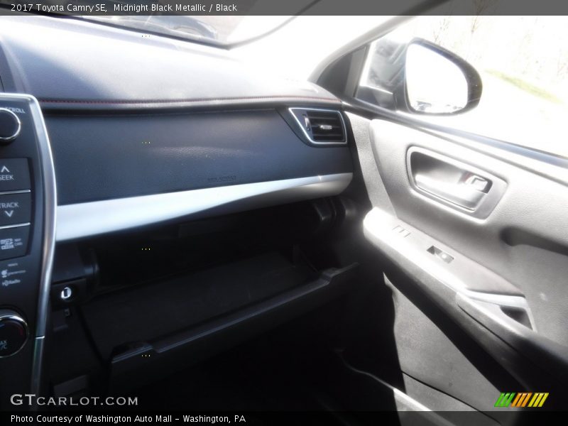 Midnight Black Metallic / Black 2017 Toyota Camry SE