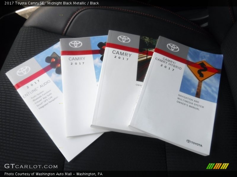 Midnight Black Metallic / Black 2017 Toyota Camry SE
