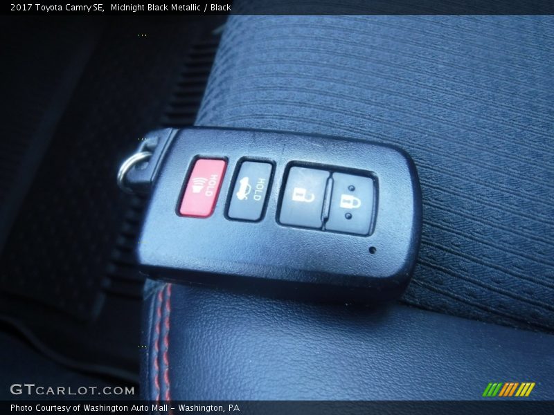 Midnight Black Metallic / Black 2017 Toyota Camry SE