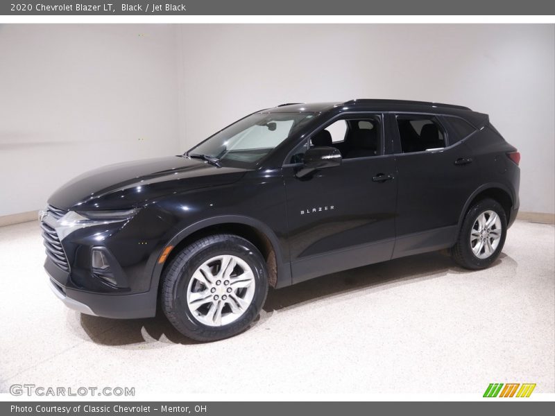 Front 3/4 View of 2020 Blazer LT