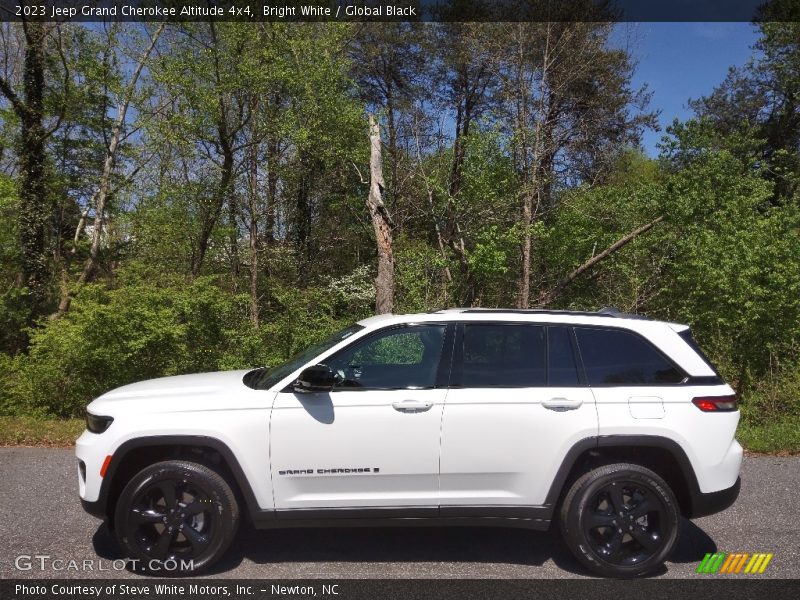 Bright White / Global Black 2023 Jeep Grand Cherokee Altitude 4x4