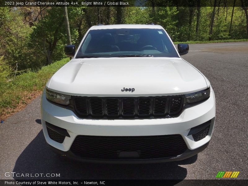 Bright White / Global Black 2023 Jeep Grand Cherokee Altitude 4x4
