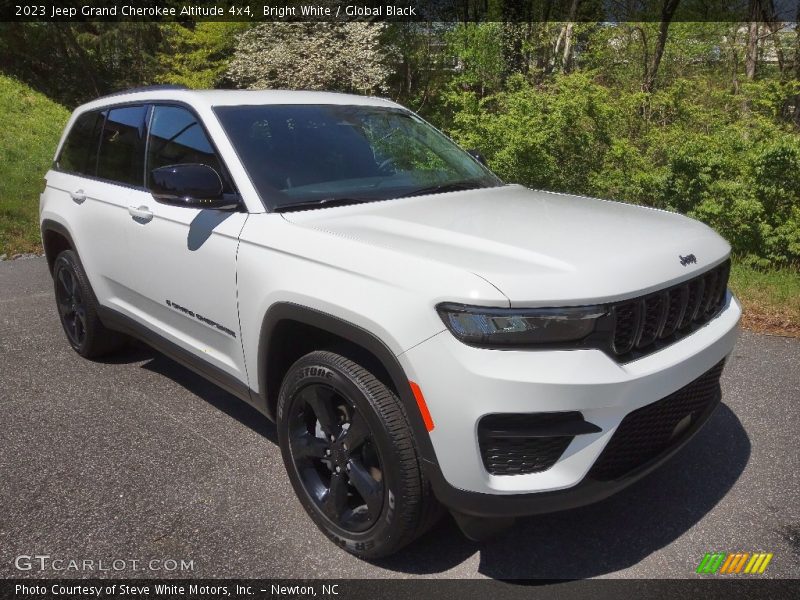 Bright White / Global Black 2023 Jeep Grand Cherokee Altitude 4x4