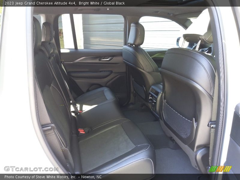Bright White / Global Black 2023 Jeep Grand Cherokee Altitude 4x4