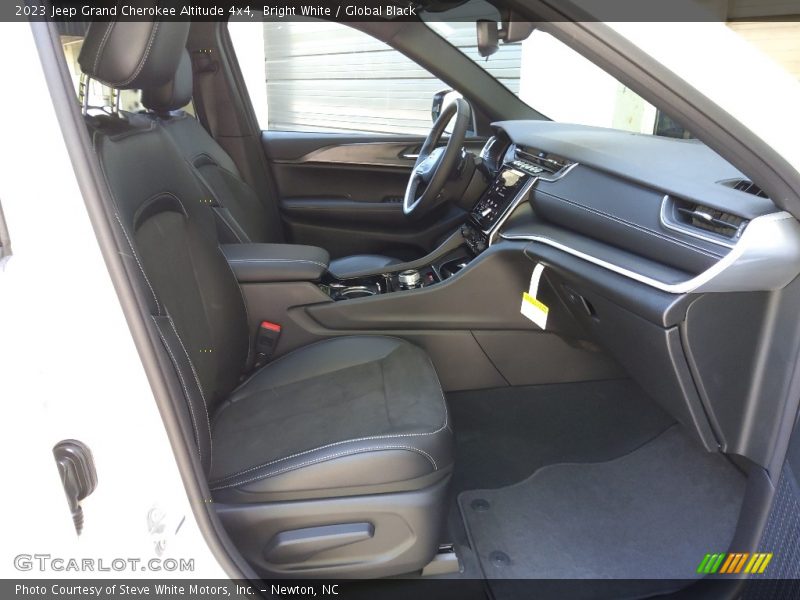 Bright White / Global Black 2023 Jeep Grand Cherokee Altitude 4x4