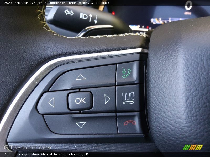 Bright White / Global Black 2023 Jeep Grand Cherokee Altitude 4x4