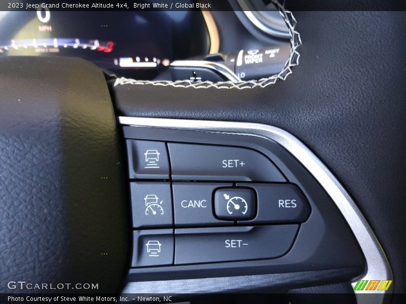 Bright White / Global Black 2023 Jeep Grand Cherokee Altitude 4x4