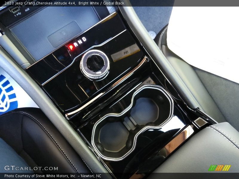 Bright White / Global Black 2023 Jeep Grand Cherokee Altitude 4x4