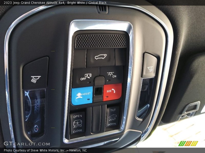 Bright White / Global Black 2023 Jeep Grand Cherokee Altitude 4x4