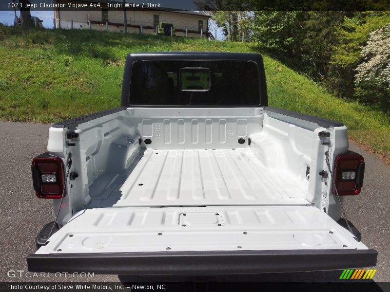 Bright White / Black 2023 Jeep Gladiator Mojave 4x4