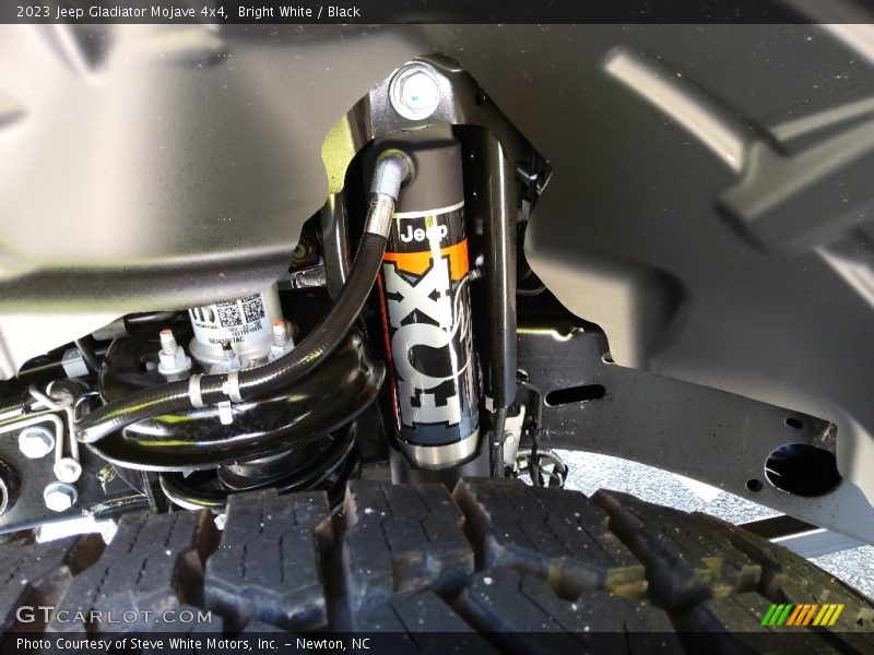 Bright White / Black 2023 Jeep Gladiator Mojave 4x4