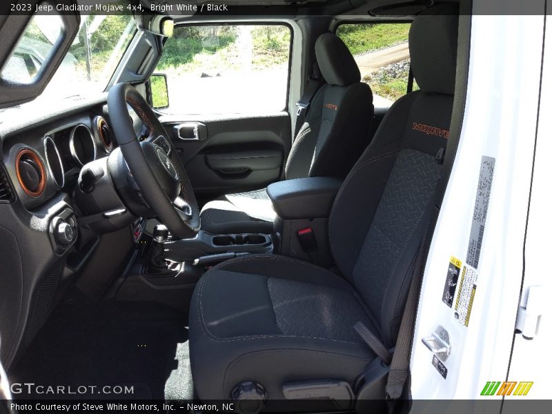 Bright White / Black 2023 Jeep Gladiator Mojave 4x4