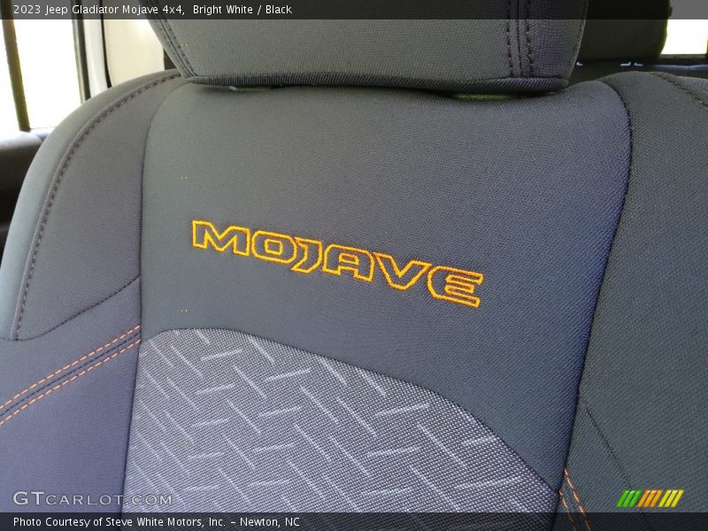 Bright White / Black 2023 Jeep Gladiator Mojave 4x4
