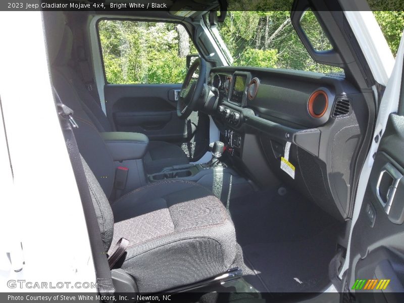 Bright White / Black 2023 Jeep Gladiator Mojave 4x4