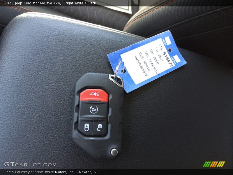 Bright White / Black 2023 Jeep Gladiator Mojave 4x4