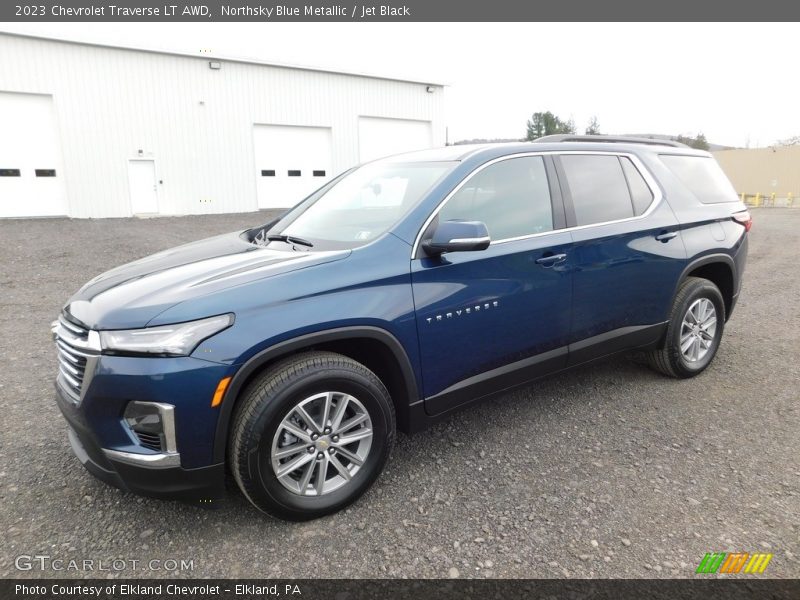 Front 3/4 View of 2023 Traverse LT AWD